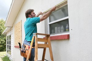 Board up your windows to prevent water and dangerous flying objects (as well as looters) from getting in. 